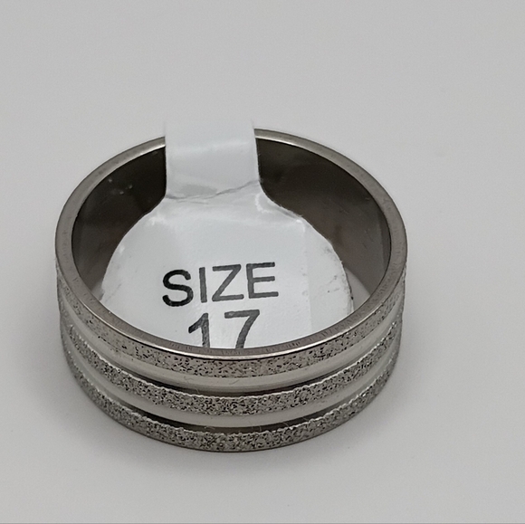 Mens Silver Band Glitter Stainless Steel Ring Size 8.5 - Picture 2 of 2